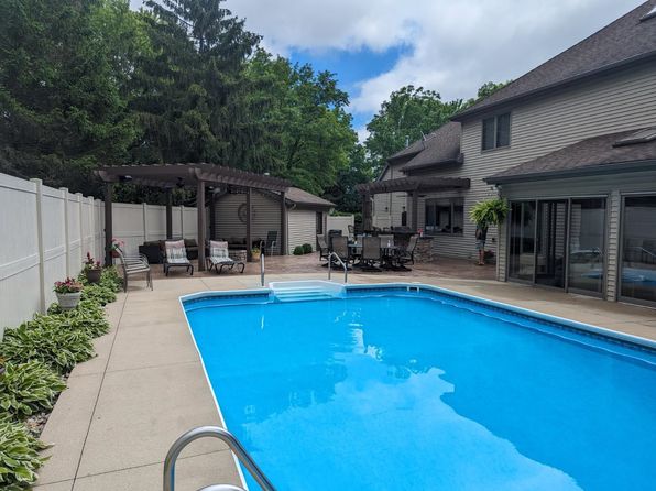 1114 Beechwood Dr, Nappanee, IN 46550