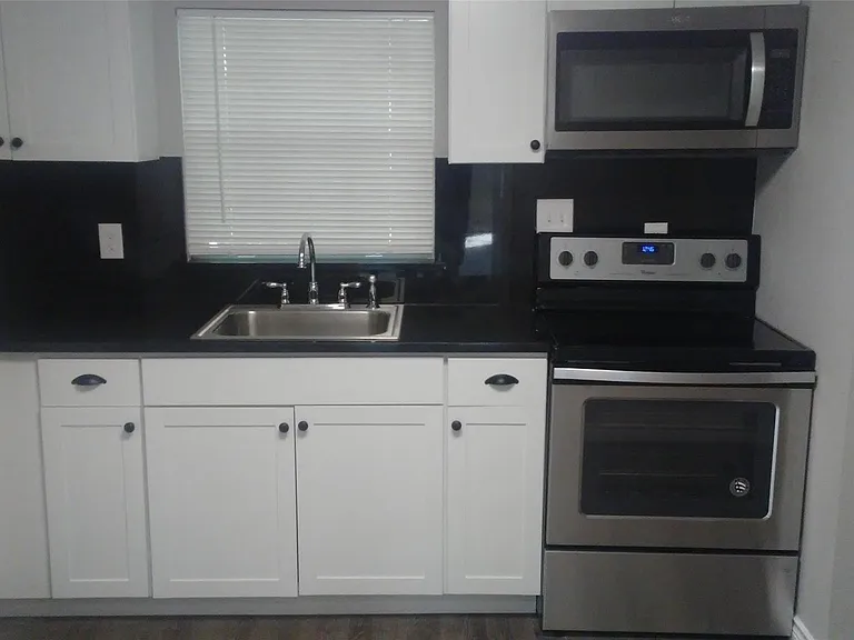 1410 Joplin Ave — Photo 2