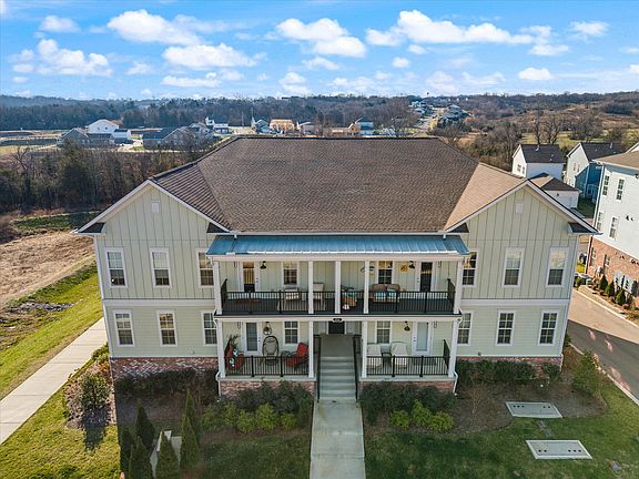 2nd image of 836 Goswell Dr #102