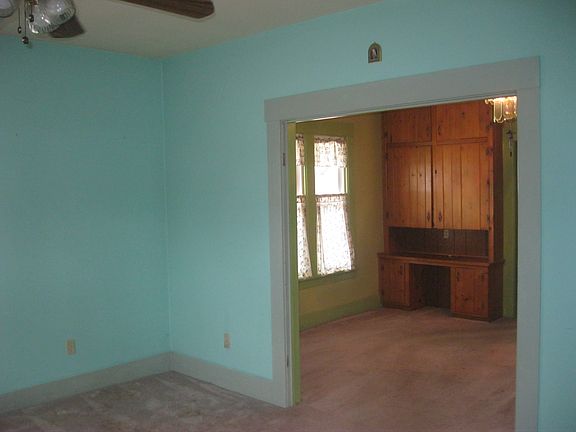 Living Room/formal dining