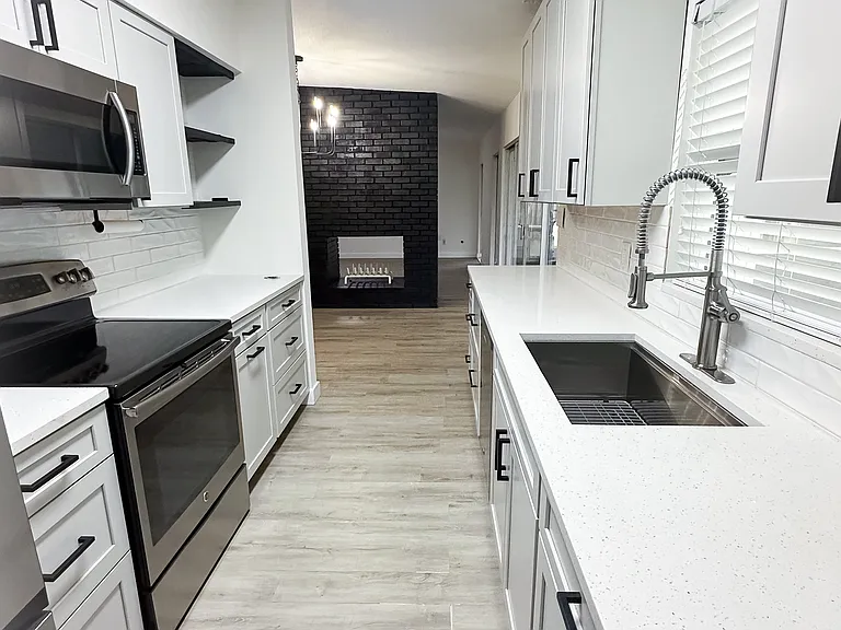 4315 Blonigen Ave — Photo 6