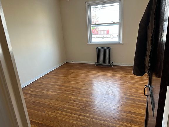 5th image of 305 E Essex Ave #1
