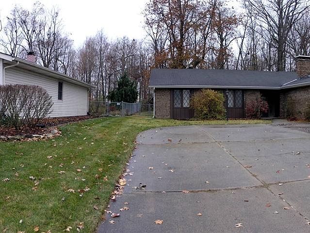 2nd image of 4911 Blum Dr
