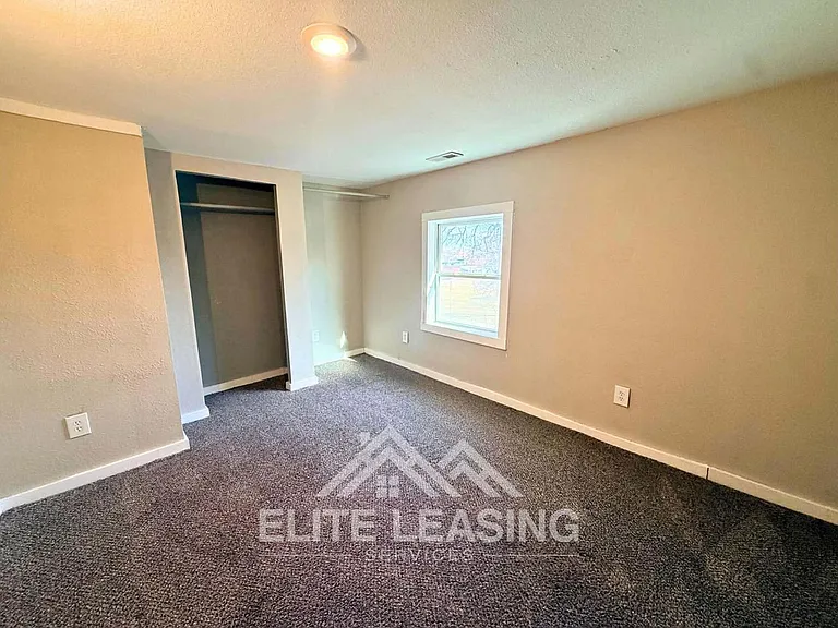 1027 SW Woodward Ave — Photo 6