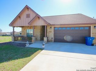 108 Ridgecrest, Floresville, TX 78114