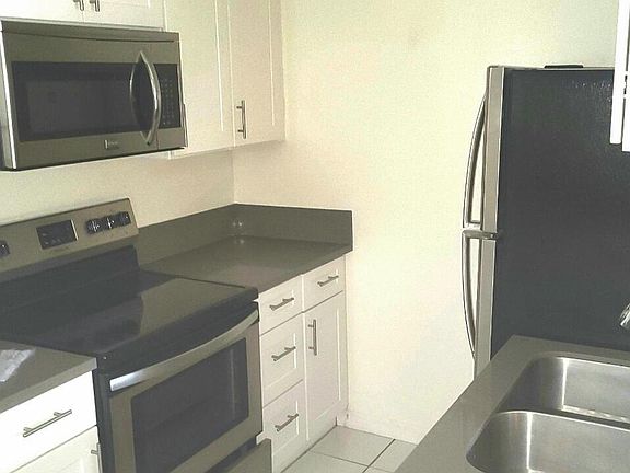 2nd image of 909 Westbourne Dr #332