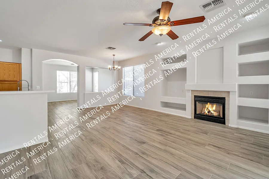Lovely 3 bdrm home w/ Comm Pool in Johnson Ranch! — Photo 3