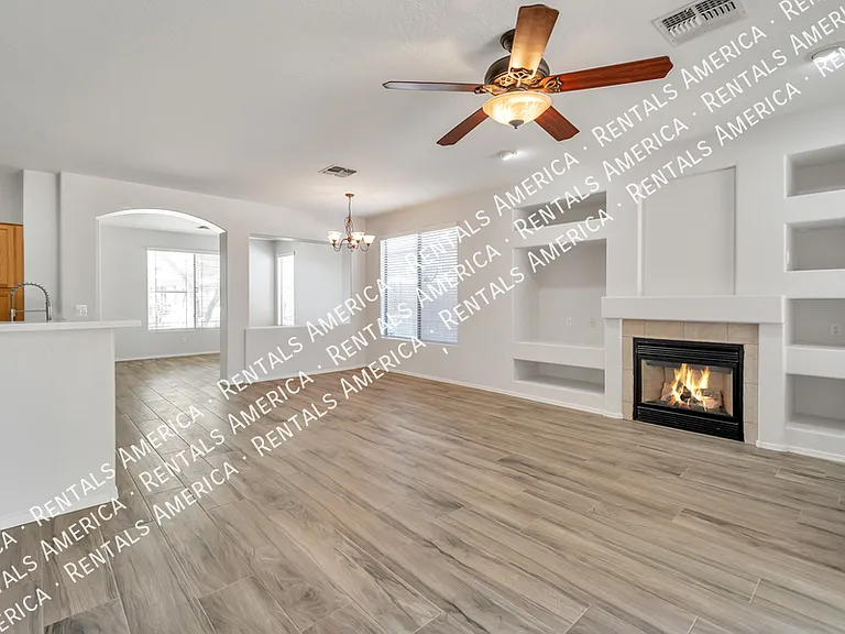 100 E Piccolo Ct — Photo 2