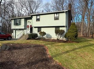 32 Cambio Ct, Cranston, RI 02921