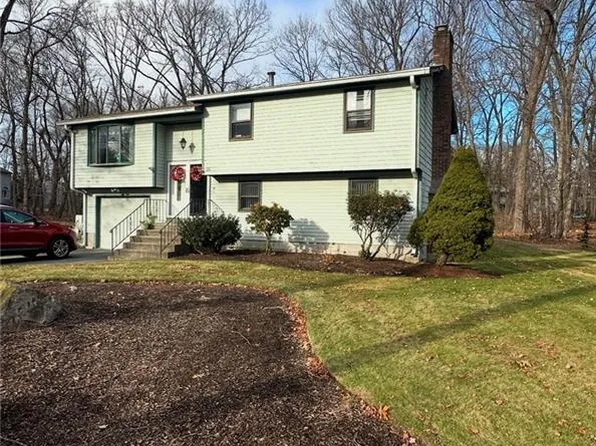 32 Cambio Ct, Cranston, RI 02921