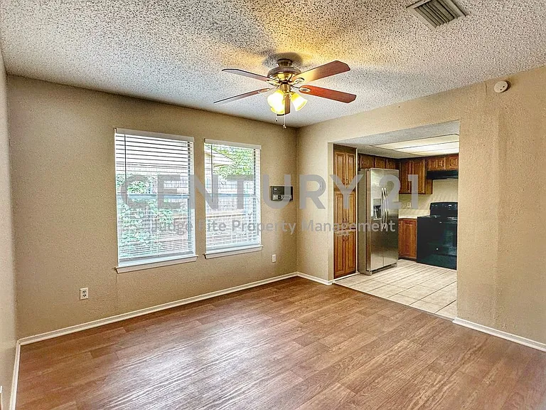205 Glenwood Dr — Photo 8