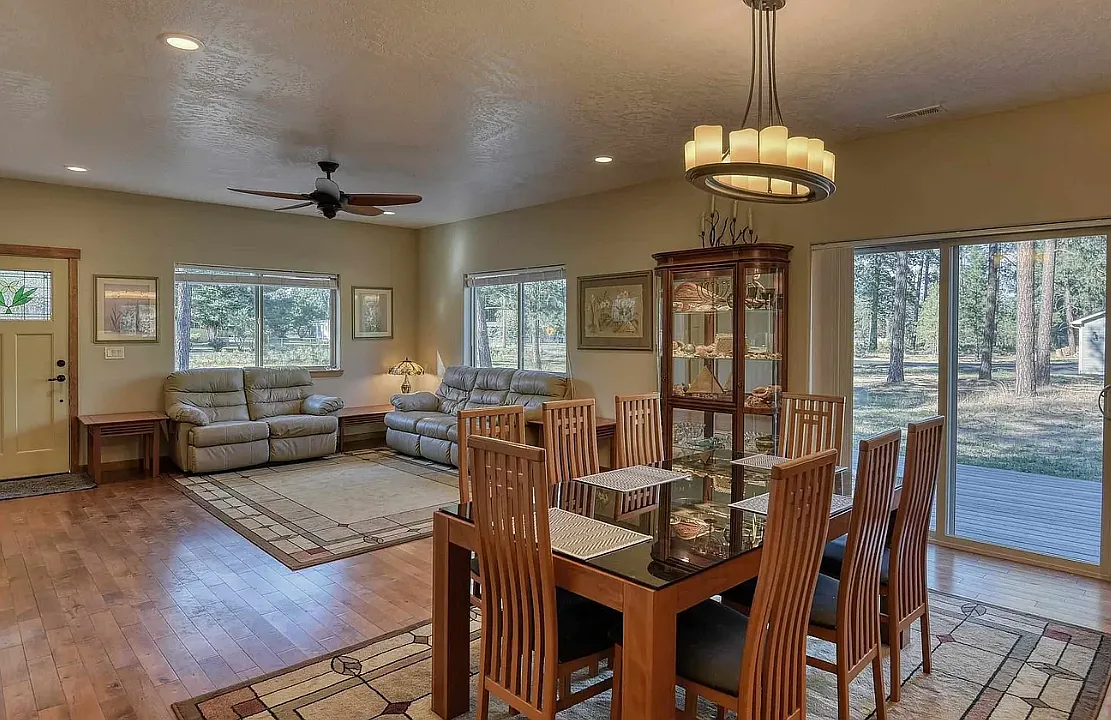 3 bed, 1200 sqft, $2,700 — Photo 2