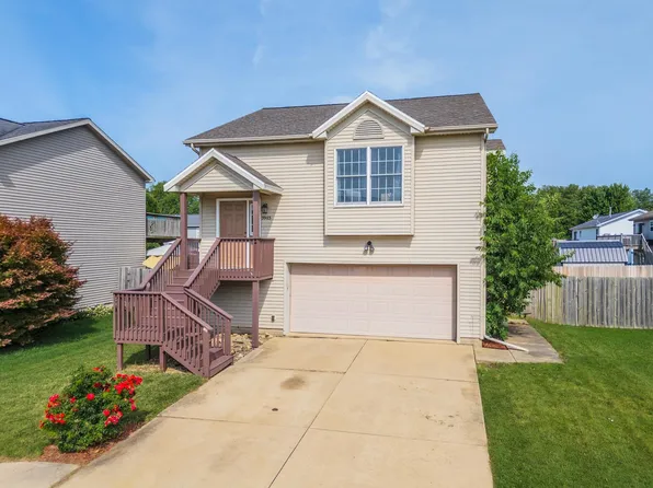 3903 Bluebell Dr, Bloomington, IL 61705