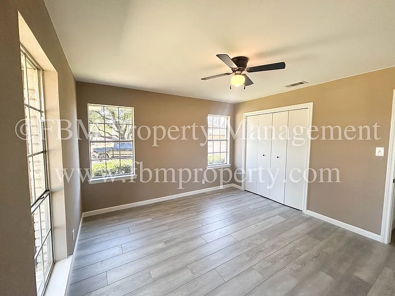 1005 Sunset Dr — Photo 23