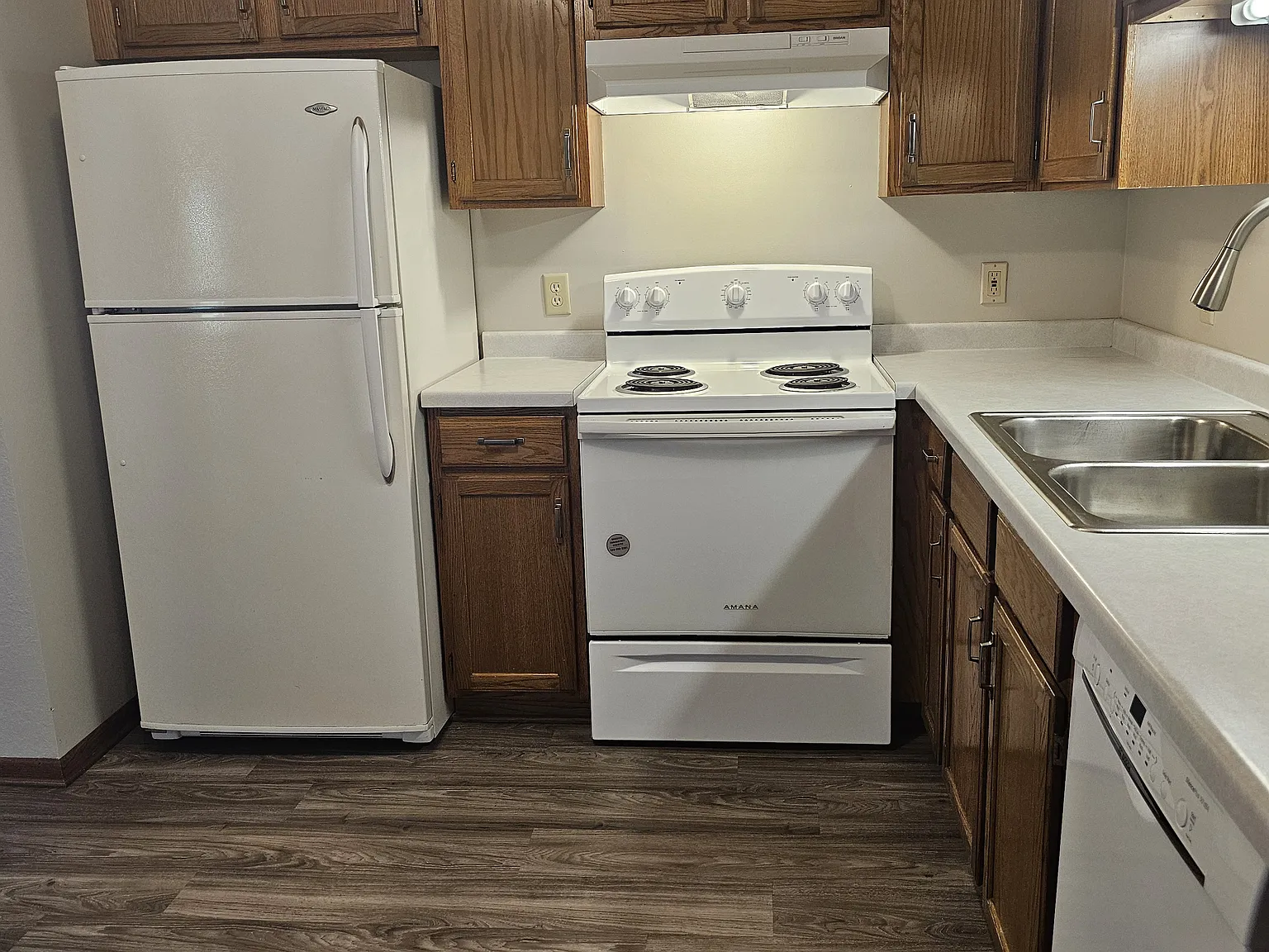 2 bed, 1000 sqft, $1,300 — Photo 3