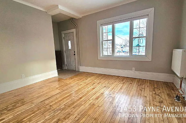 1453 Payne Ave — Photo 9