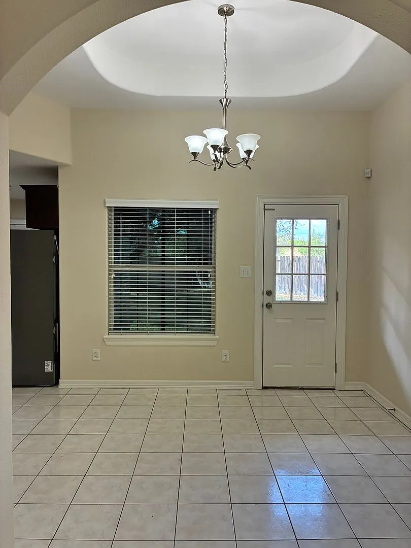 3 bed, 2.0 bath, 1388 sqft, $1,500 — Photo 4