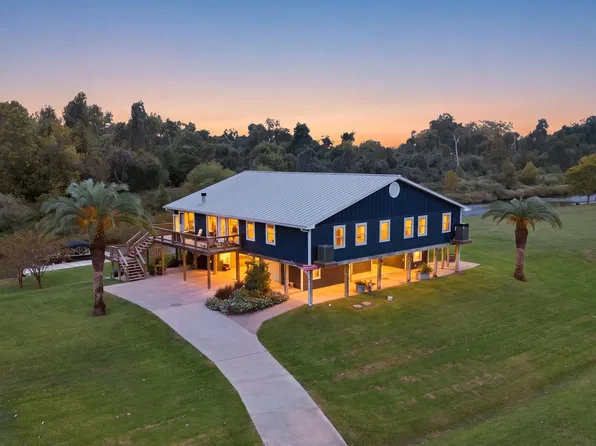 890 Exotic Isle Dr, Bay City, TX 77457