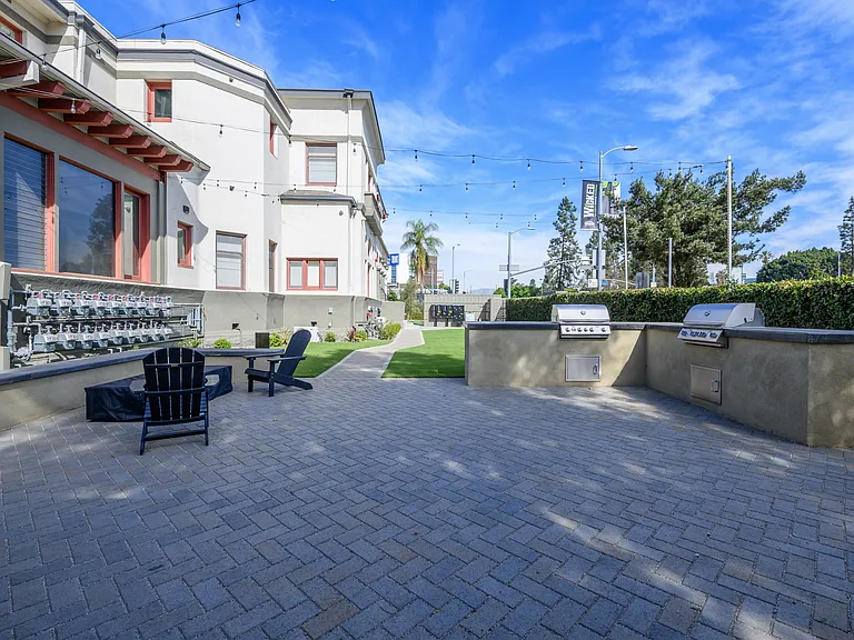 Hoover Square — Photo 16