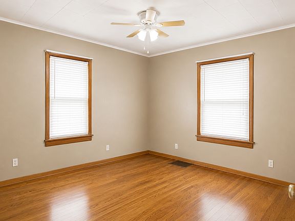 2nd image of 608 8th St SE