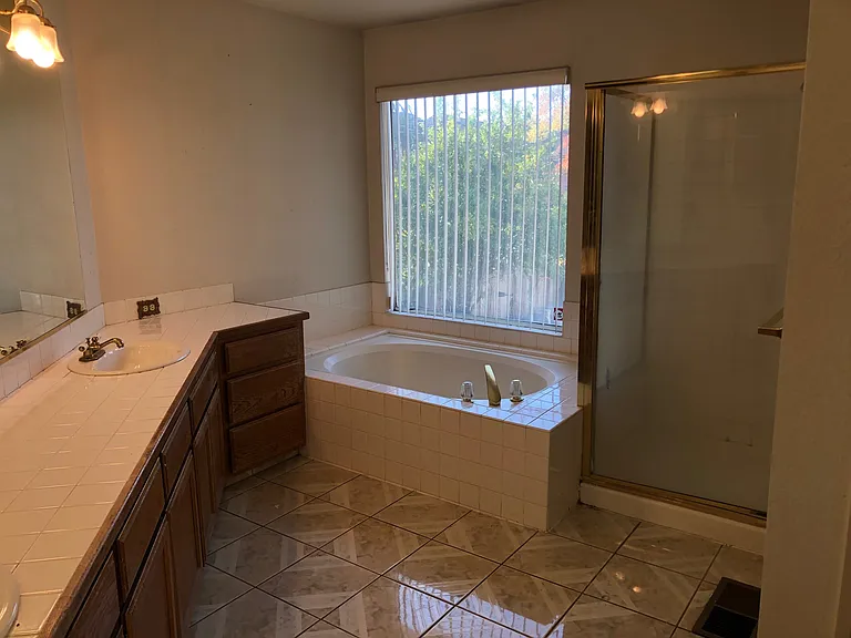 3404 Jamestown Dr — Photo 13