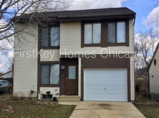 30W066 Maplewood Dr, Warrenville, IL 60555