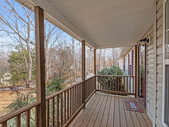 4th image of 7 Riverside Dr