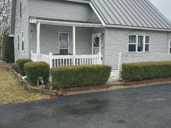 310 E Jackson St, Farmland, IN 47340