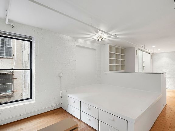5th image of 735 E 9th St APT 3RE
