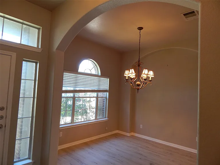 601 Abbeyglen Castle Dr — Photo 7