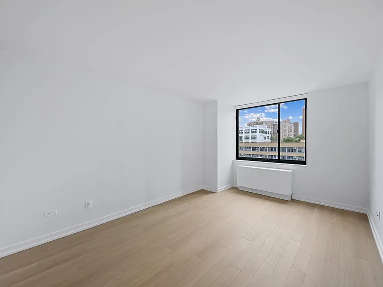 200 W 60th St #7G — Photo 10