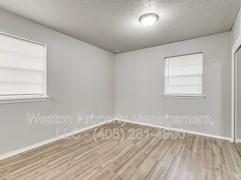 1011 Crown Dr — Photo 24