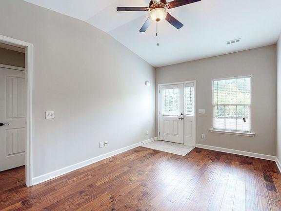4th image of 149 Velena St
