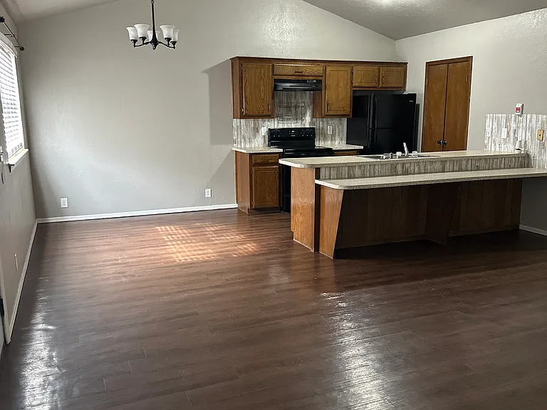 1512 E Proctor Ave #A — Photo 4