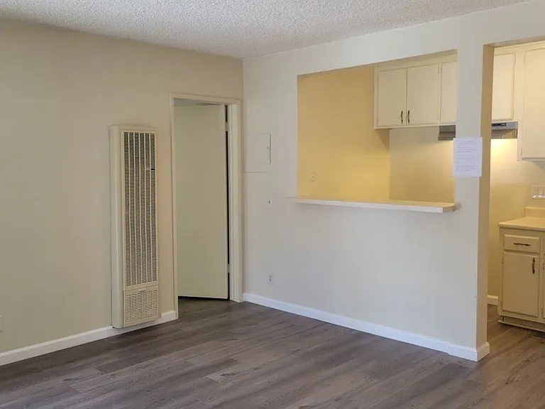 37 unit building close to CSUN! — Photo 16