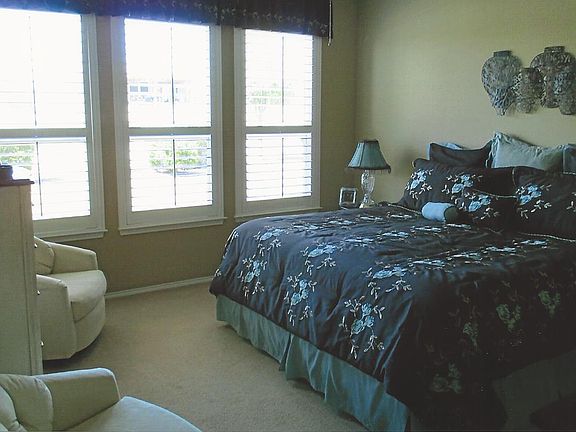 3rd image of 998 Carrington Greens Dr