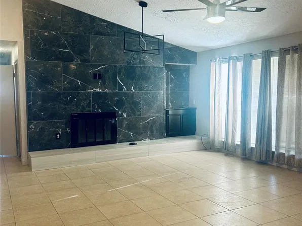 10406 Stockman Ln, Sugar Land, TX 77498