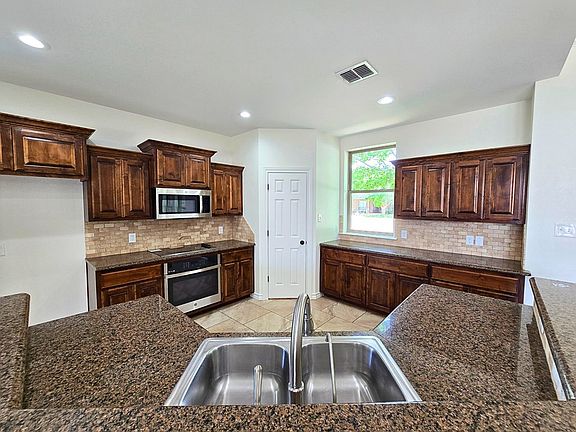 5th image of 5913 Pedernales Dr