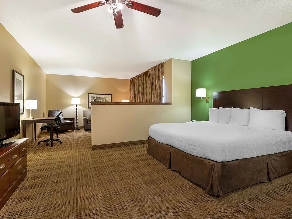 1 Bedroom Suite - 1 King Bed