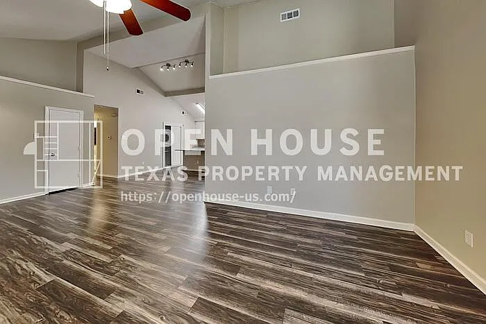 3 bed, 2.0 bath, 1477 sqft, $2,340 — Photo 3