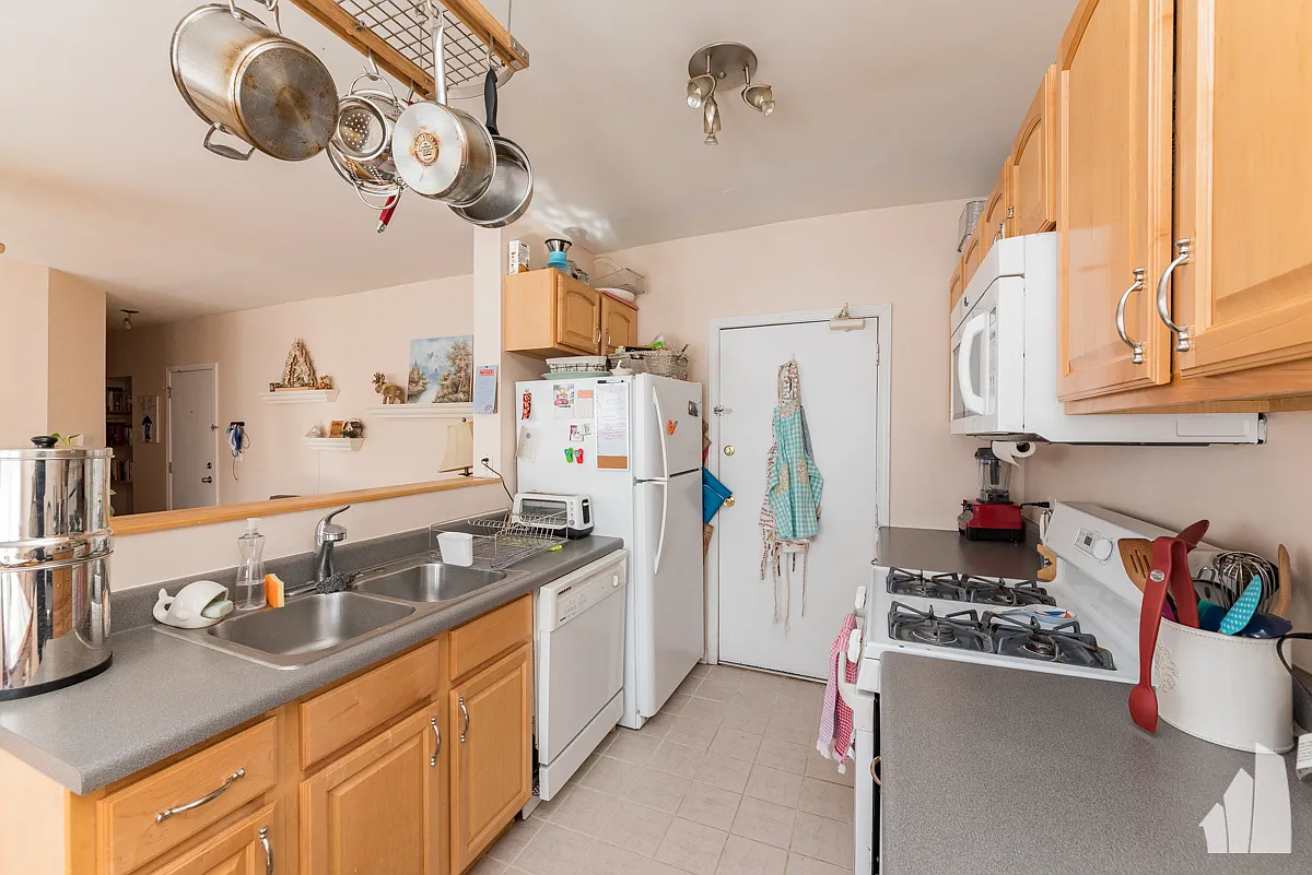 Building Photo - 4419 N Lawndale Ave #2B
