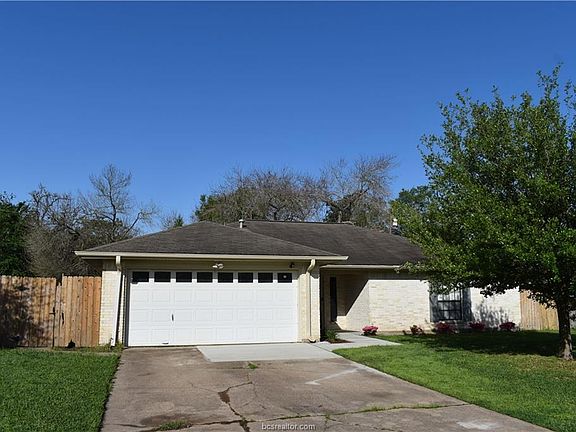 2nd image of 3016 Adrienne Dr