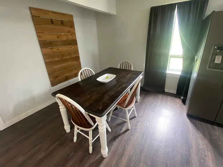 2514 Vernon St — Photo 4