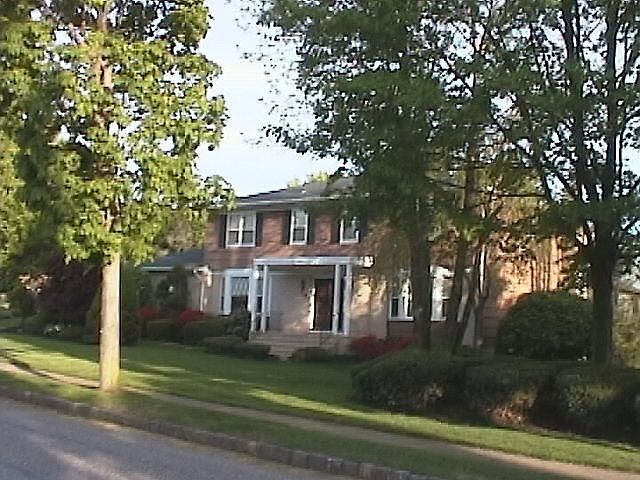 2nd image of 29 Lorraine Dr
