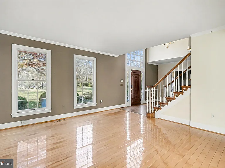 1215 Heritage Hills Dr — Photo 3