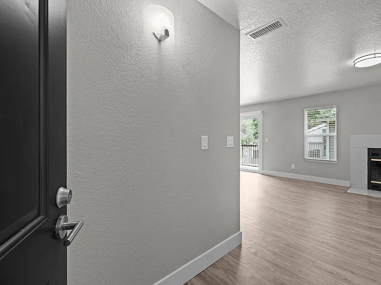 Sutter Station Apartments — Photo 19