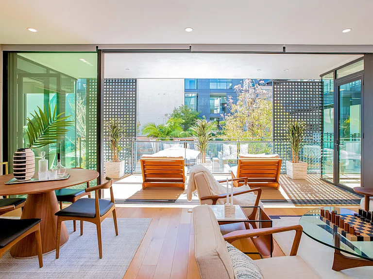 Respara Brentwood — Photo 9