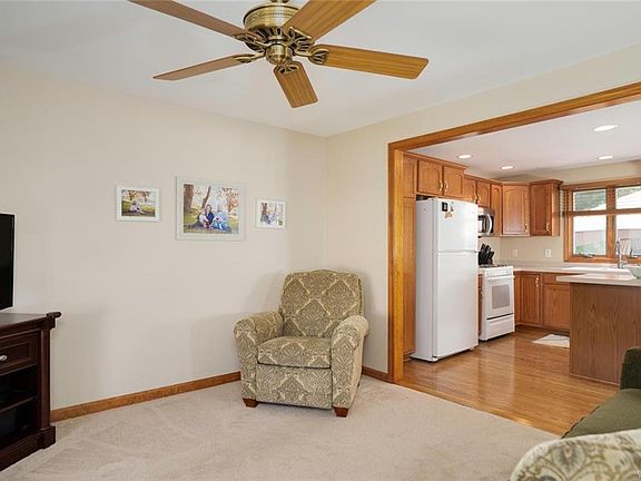 4th image of 4323 Arrowwood Dr