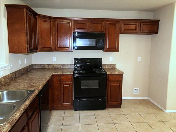 5th image of 400 E Laurel Ave
