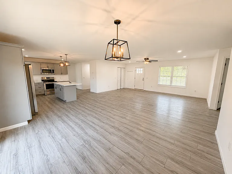 40 Doughty Blvd — Photo 3